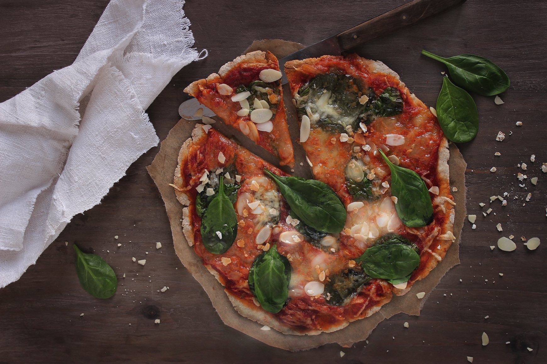 Pizza épinards fromage avec pâte à lavoine